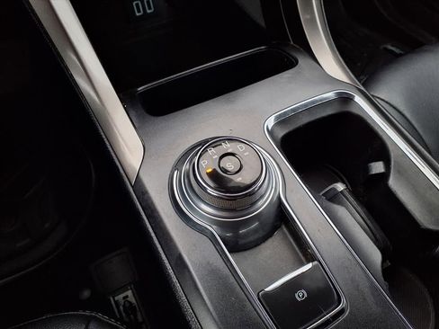 Used 2019 Ford Fusion SEL image 11