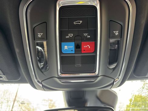 Used 2024 Jeep Grand Cherokee Limited image 25