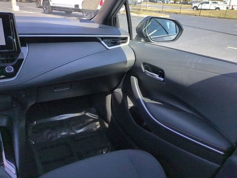 Used 2025 Toyota Corolla SE image 17