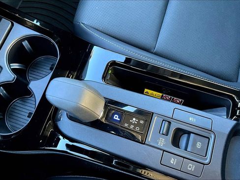 Used 2023 Toyota Prius XLE image 17