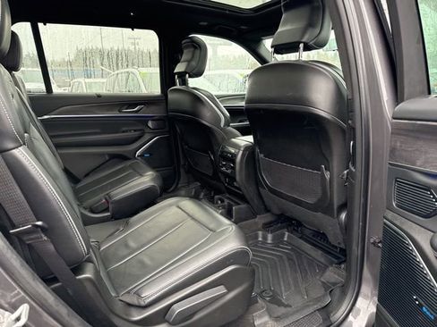 Used 2022 Jeep Grand Cherokee L Overland w/ Luxury Tech Group IV image 15