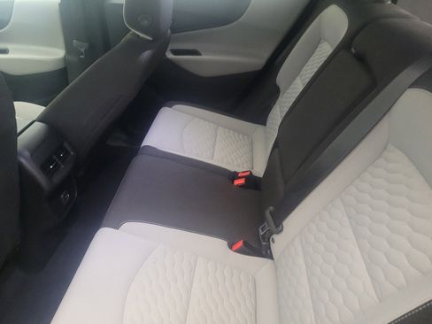 Used 2020 Chevrolet Equinox LT image 18