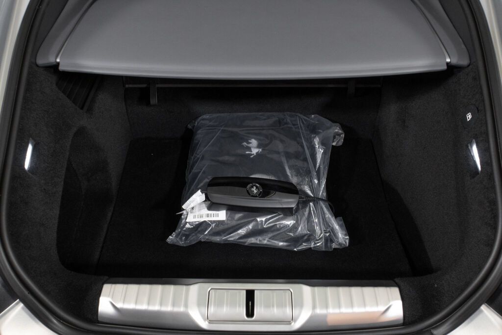Used 2025 Ferrari 12Cilindri RWD image 19