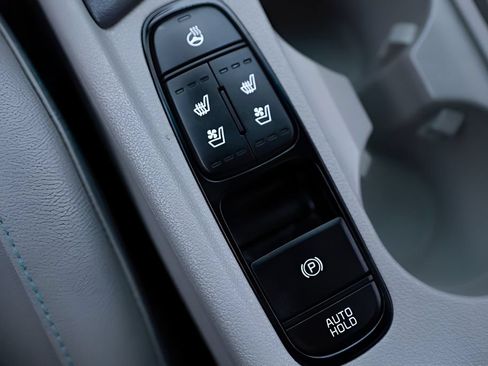 Used 2020 Kia Niro EX Premium FWD image 33