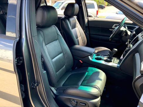 Used 2015 Ford Explorer XLT w/ Equipment Group 202A FWD image 8