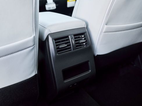 New 2026 Mitsubishi Outlander SE image 32