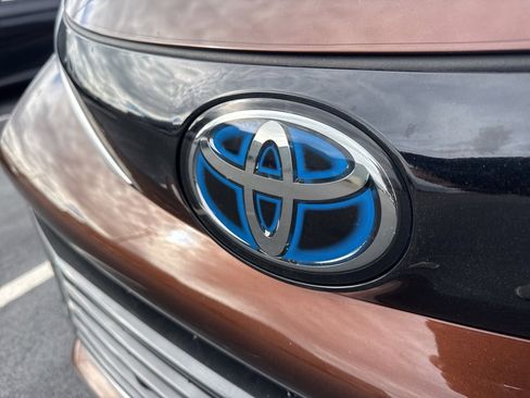 Certified 2024 Toyota Sienna Limited image 4