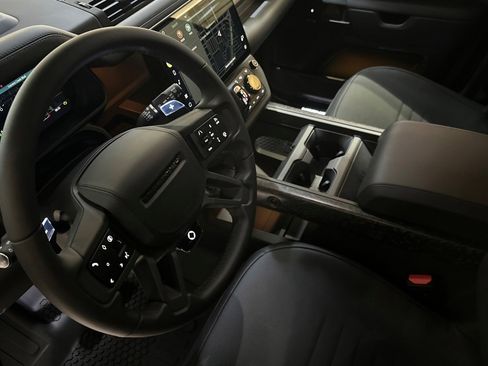 New 2026 Land Rover Defender 110 OCTA image 4