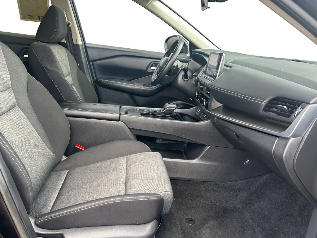 Used 2025 Nissan Rogue SV FWD image 24