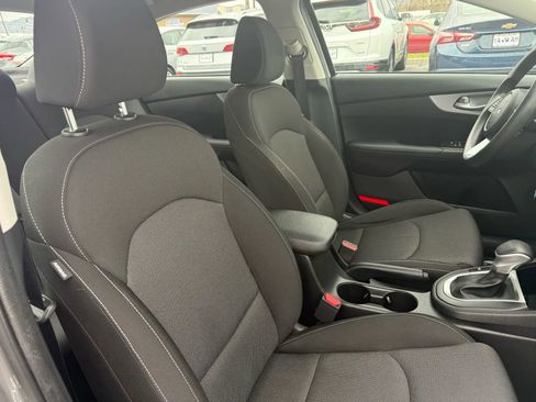 Used 2022 Kia Forte LXS w/ LXS Technology Package image 28