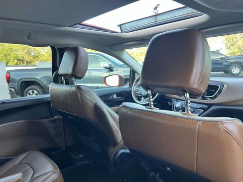 Used 2018 Chrysler Pacifica Limited w/ Tire & Wheel Group image 43