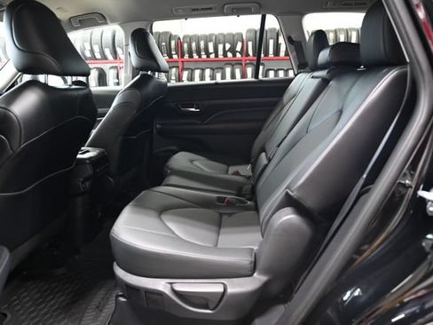 Used 2024 Toyota Grand Highlander AWD image 12