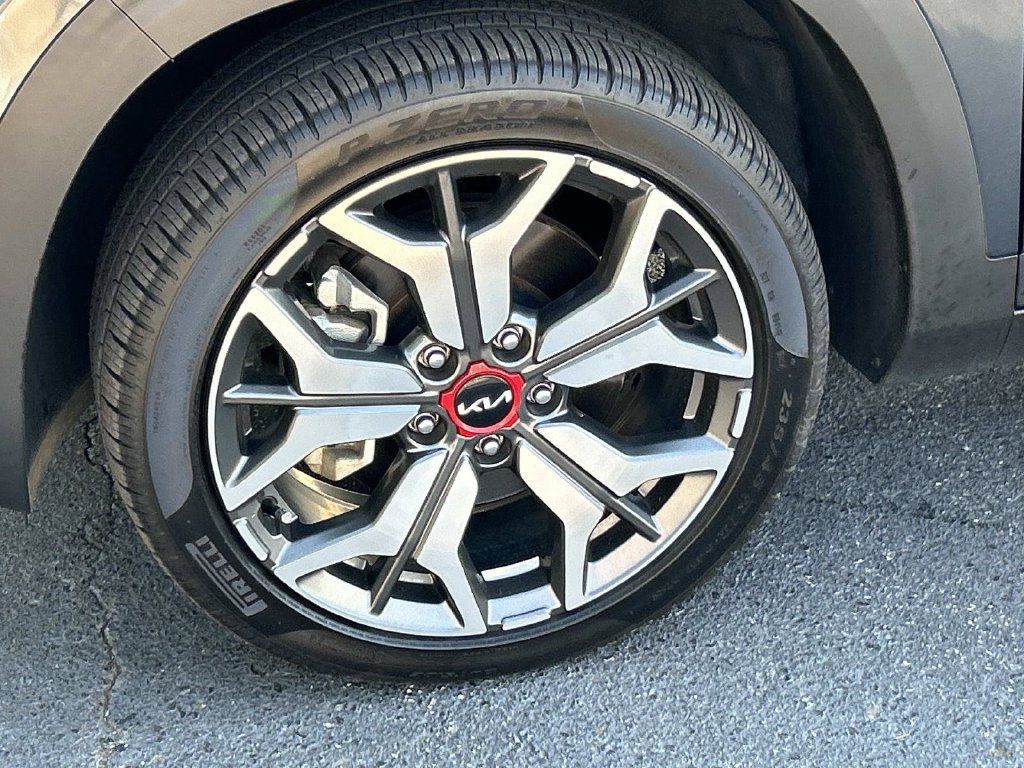 Used 2022 Kia Seltos SX w/ Sunroof Package AWD/4WD image 12