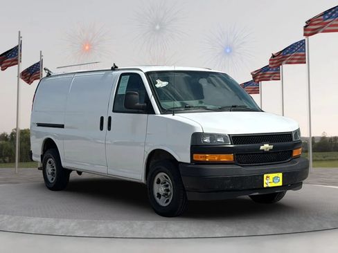 Used 2021 Chevrolet Express 3500 w/ Driver Convenience Package RWD image 1