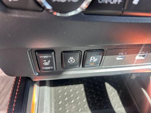 Used 2023 Nissan Frontier PRO-4X w/ Pro Convenience Package AWD/4WD image 32