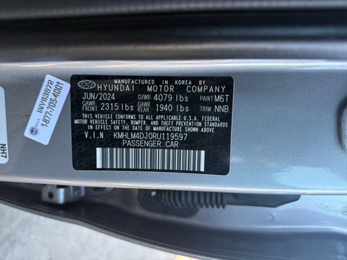 Used 2024 Hyundai Elantra Blue FWD image 24