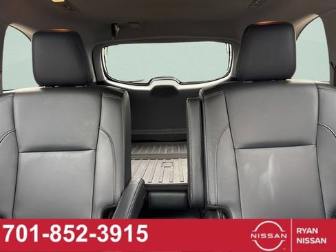 Used 2018 Toyota Highlander XLE AWD/4WD image 11