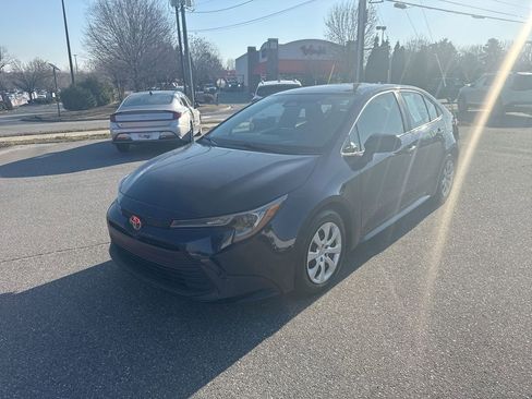 Used 2024 Toyota Corolla LE image 3