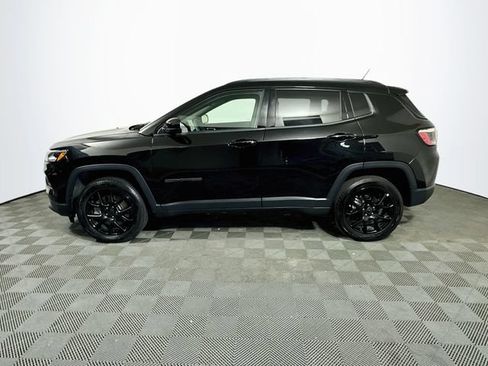 Used 2025 Jeep Compass Latitude w/ Convenience Group AWD/4WD image 5