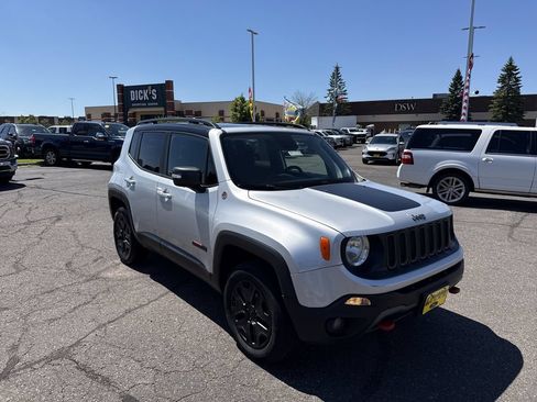 Used 2018 Jeep Renegade Trailhawk AWD/4WD image 4