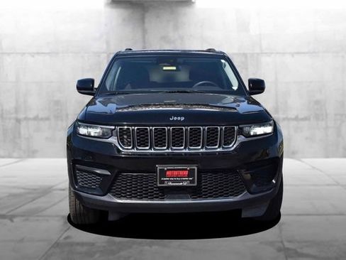 Used 2024 Jeep Grand Cherokee Laredo AWD/4WD image 4