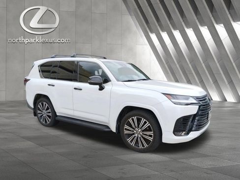 Used 2025 Lexus LX 700h Luxury w/ Appearance Package AWD/4WD image 5