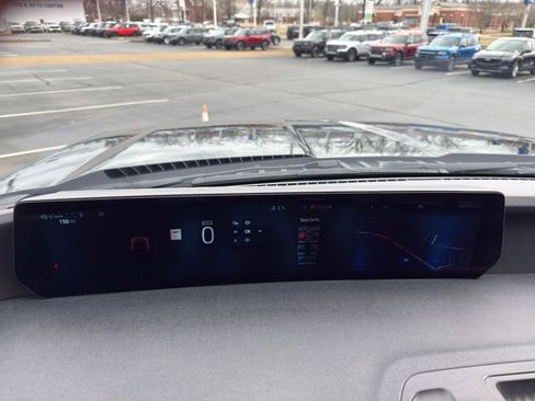 Used 2025 Ford Expedition Active image 17