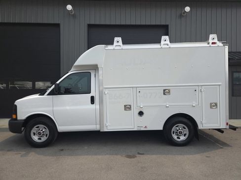 Used 2015 GMC Savana 3500 RWD image 1