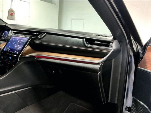 Used 2021 Jeep Grand Cherokee L Summit w/ Advanced Protech Group IV image 19