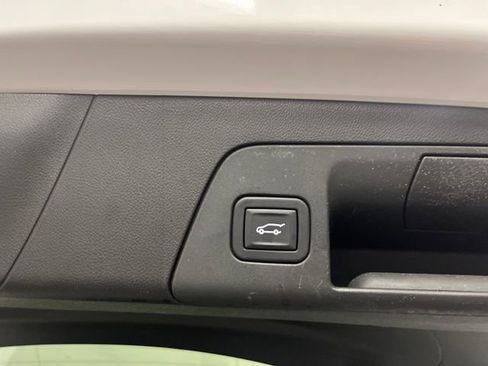 Used 2023 Buick Envision Essence w/ Sport Touring Package image 28