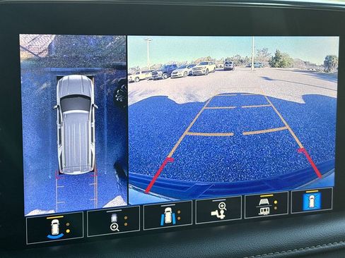 Used 2021 GMC Yukon XL AT4 w/ Technology Package image 24