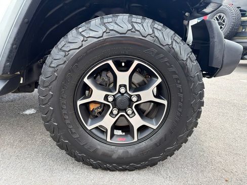 Used 2018 Jeep Wrangler Unlimited Rubicon w/ Cold Weather Group AWD/4WD image 14