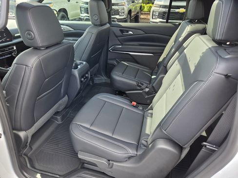 New 2027 Chevrolet Traverse LT w/ Sun and Wheel Package FWD image 6