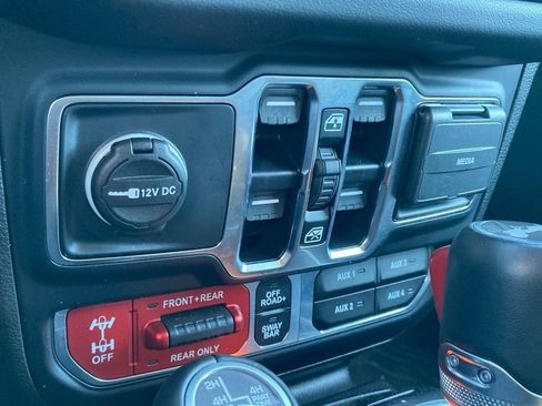 Used 2024 Jeep Wrangler Unlimited Rubicon image 26