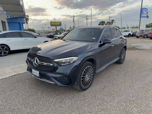 Used 2023 Mercedes-Benz GLC 300 4MATIC image 3