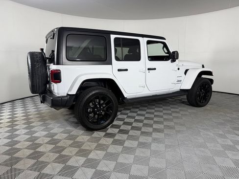 Used 2023 Jeep Wrangler Unlimited Sahara w/ Cold Weather Group AWD/4WD image 7