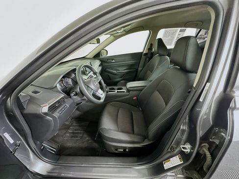 Used 2025 Nissan Altima 2.5 SV image 13