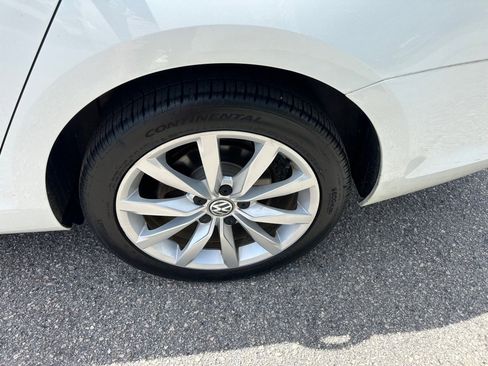 Used 2017 Volkswagen Golf SE FWD image 9