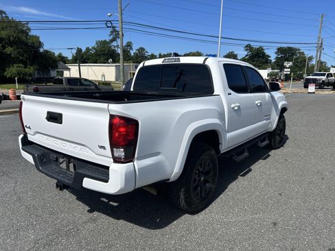 Used 2023 Toyota Tacoma SR5 w/ Technology Package AWD/4WD image 8
