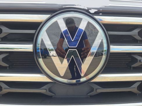 Used 2024 Volkswagen Atlas SE FWD image 9