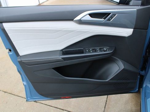 New 2026 Volkswagen Taos SEL AWD/4WD image 9