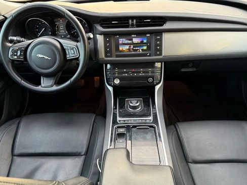 Used 2017 Jaguar XF Premium image 13