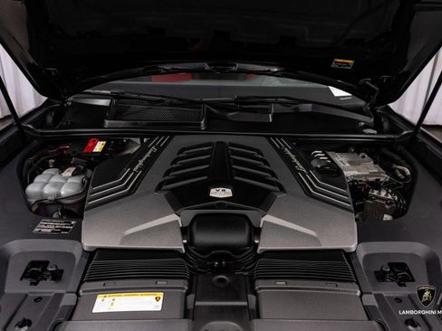 Used 2021 Lamborghini Urus image 4