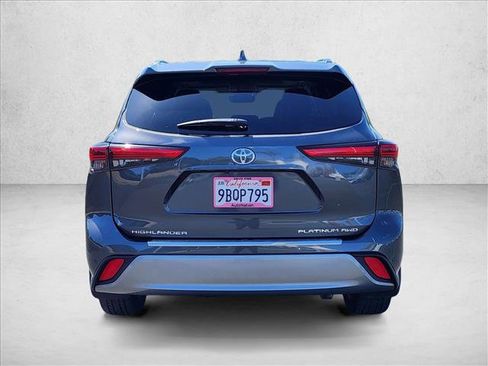 Used 2022 Toyota Highlander Platinum AWD/4WD image 7