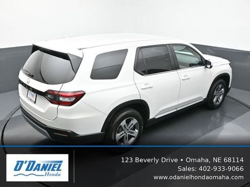 Used 2025 Honda Pilot EX-L image 18