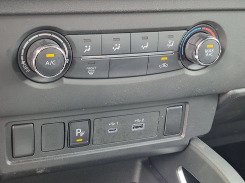 Used 2025 Nissan Frontier SV RWD image 19