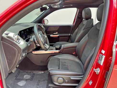 Used 2022 Mercedes-Benz GLB 250 w/ AMG Line image 16