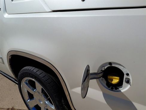 Used 2012 Chevrolet Avalanche LTZ image 26