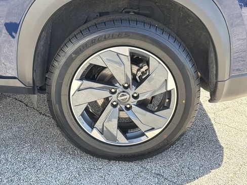 Certified 2025 Nissan Rogue SV image 27