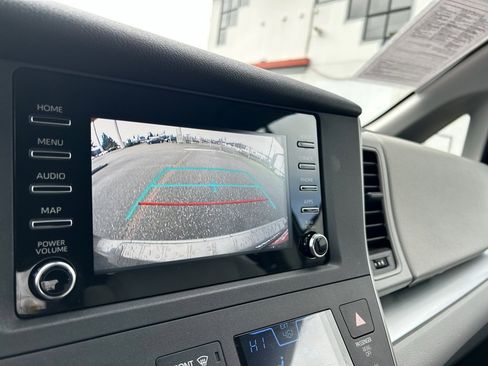 Certified 2020 Toyota Sienna L image 22